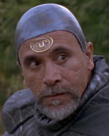 File:Bra'tac in Stargate SG-1 Season 1.jpg